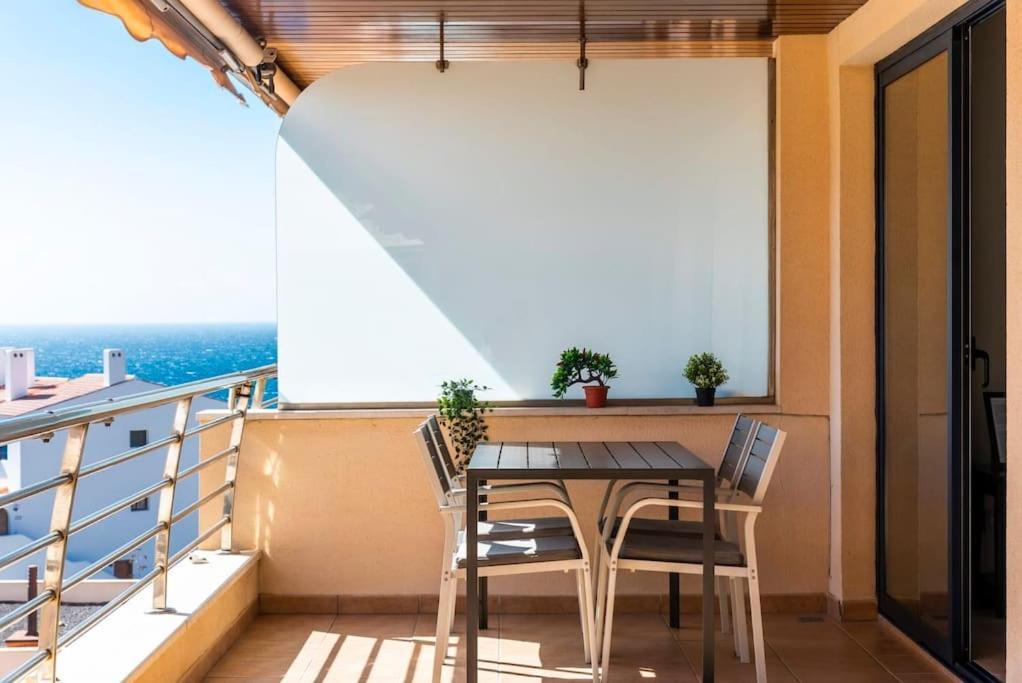 Bright And Welcoming Holiday Home Puerto de Santiago  Bagian luar foto